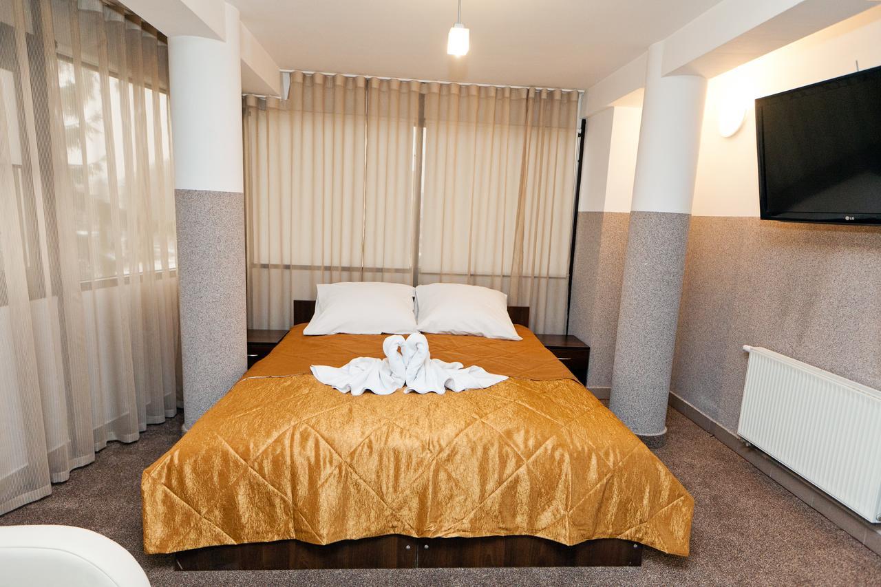 Jarosław Hotel Turkus מראה חיצוני תמונה